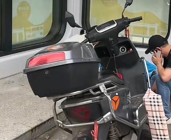 股票配资理财 警方称正调查“患病老人被银行要求亲自取钱离世”！客服回应